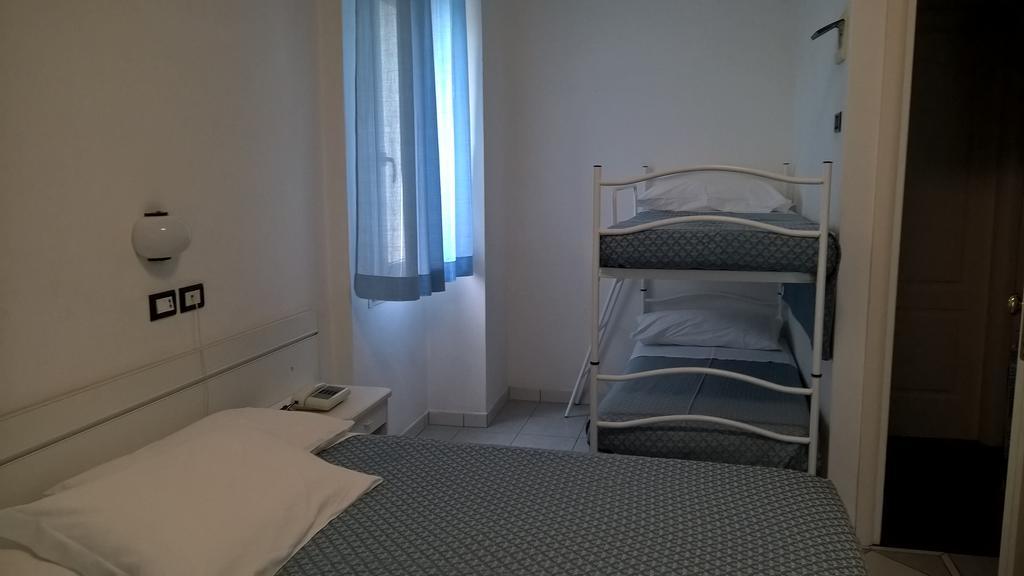 Hotel Elite Cattolica Habitación foto