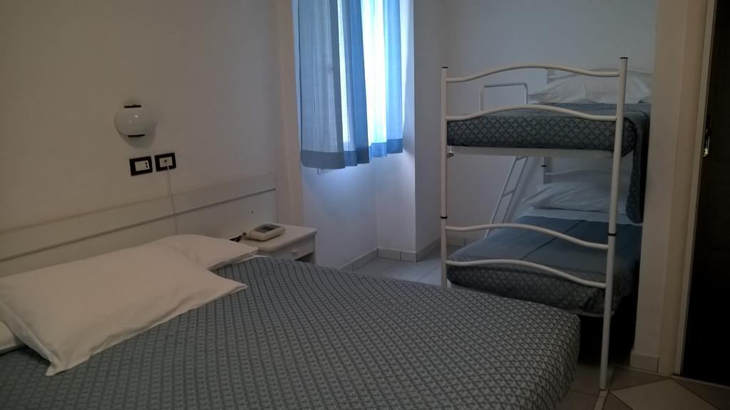 Hotel Elite Cattolica Habitación foto